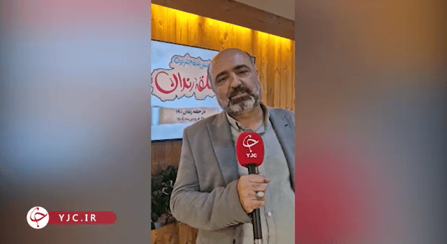 در حلقه رندان سال ۱۳۸۰ آغاز به کار کرد