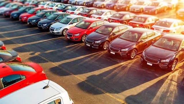قیمت‌گذاری خودرو‌های وارداتی پابرجاست